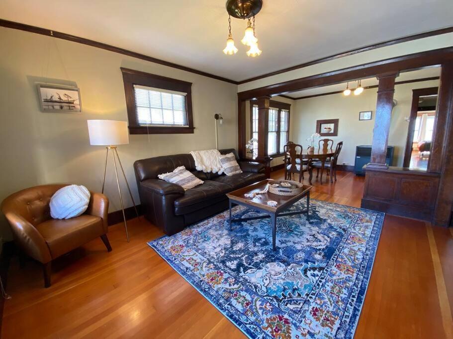Historic Downtown Riverview Flat, No. 2 أستوريا المظهر الخارجي الصورة