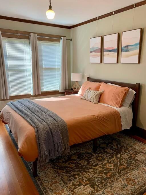 Historic Downtown Riverview Flat, No. 2 أستوريا المظهر الخارجي الصورة