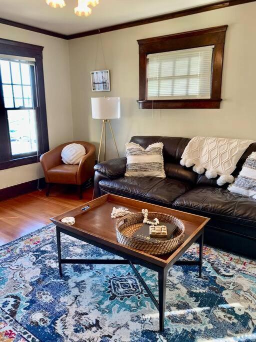 Historic Downtown Riverview Flat, No. 2 أستوريا المظهر الخارجي الصورة