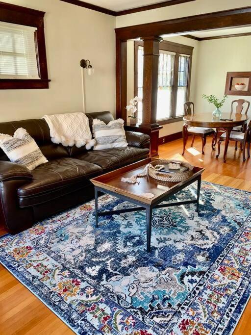Historic Downtown Riverview Flat, No. 2 أستوريا المظهر الخارجي الصورة