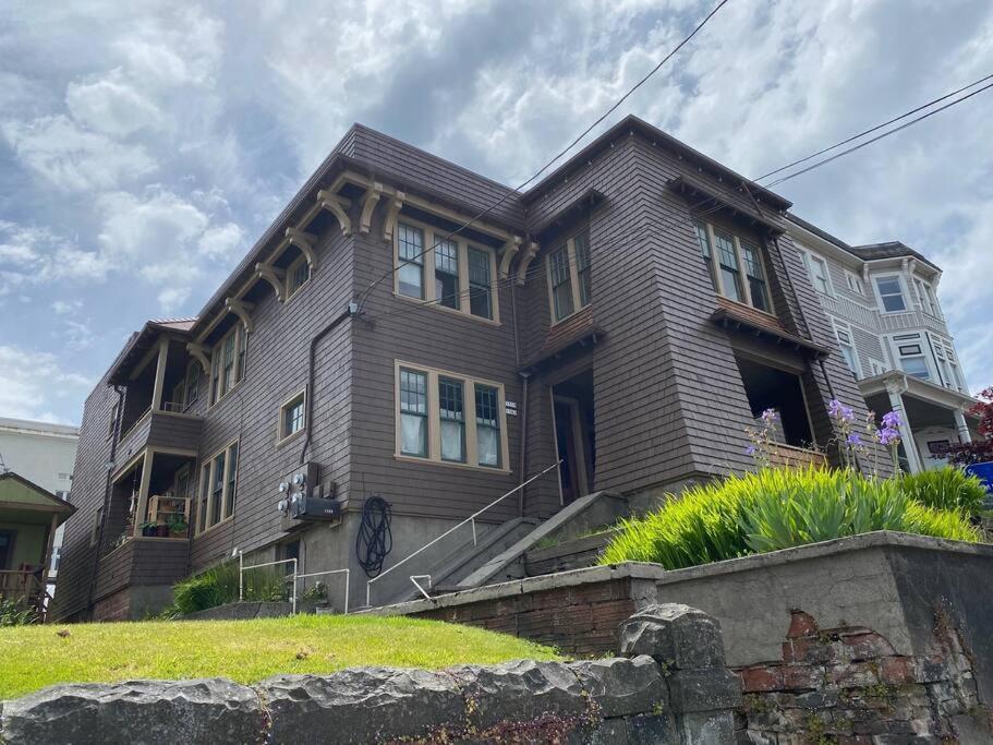 Historic Downtown Riverview Flat, No. 2 أستوريا المظهر الخارجي الصورة
